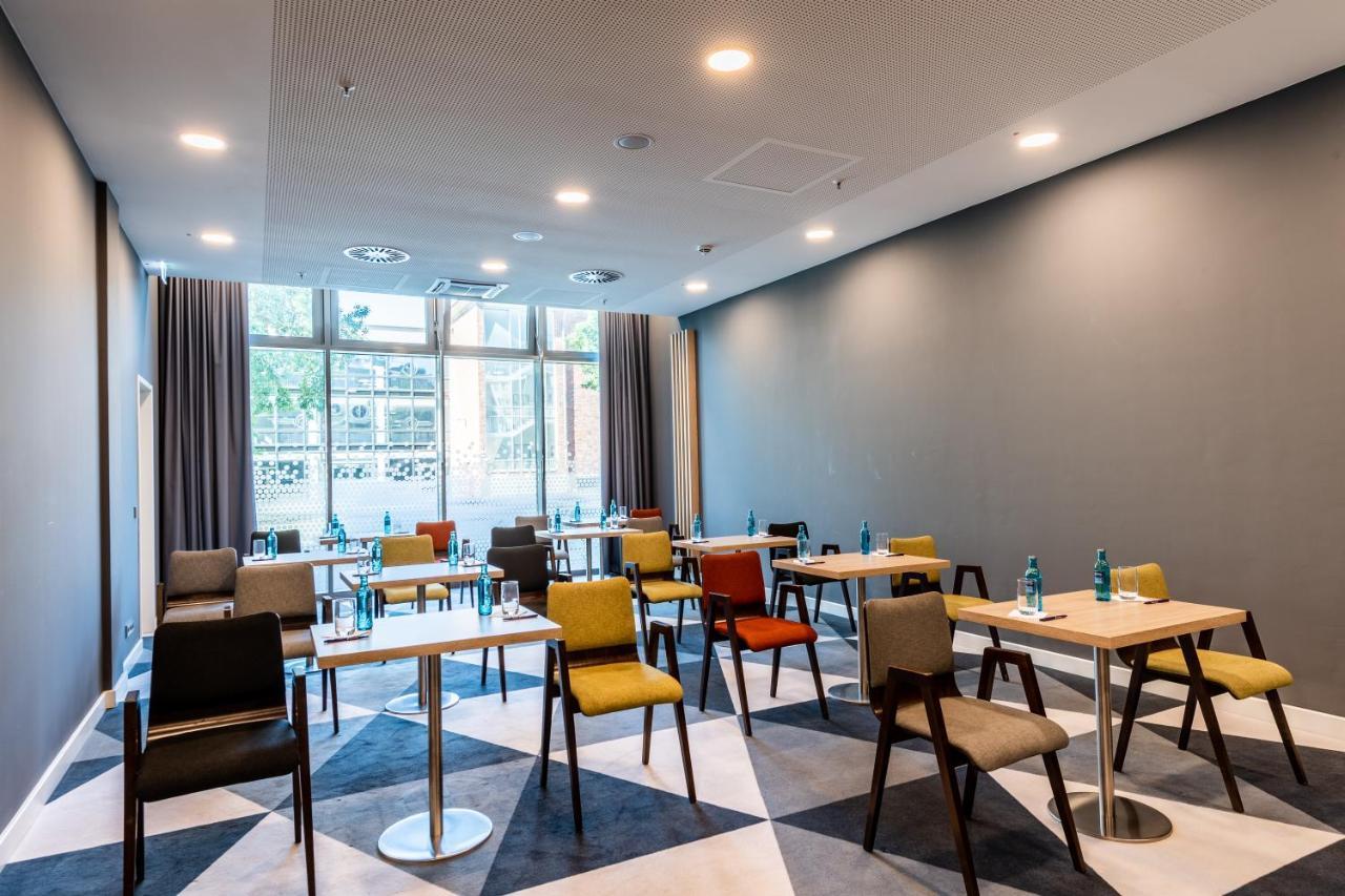 Premier Inn Koeln City Sued Exterior photo